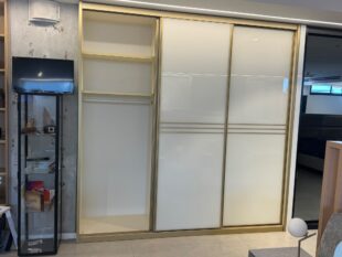 מתצוגה!!!! ארון הזזה בדגם דן, 3 דלתות זכוכית 240 ס